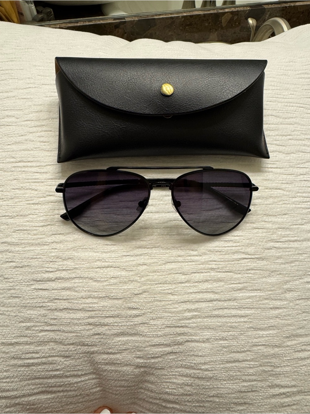 Classic Black Aviator Sunglasses – Minimalist Everyday Shades